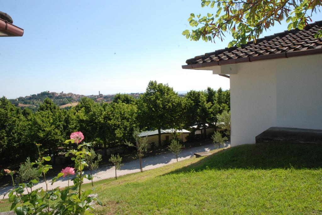 Camping Village Mar y Sierra San Costanzo Exterior foto