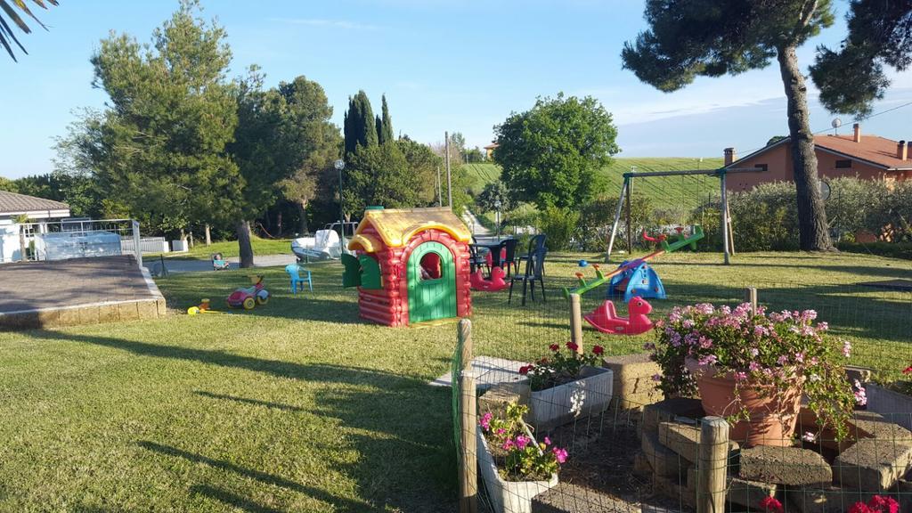 Camping Village Mar y Sierra San Costanzo Exterior foto