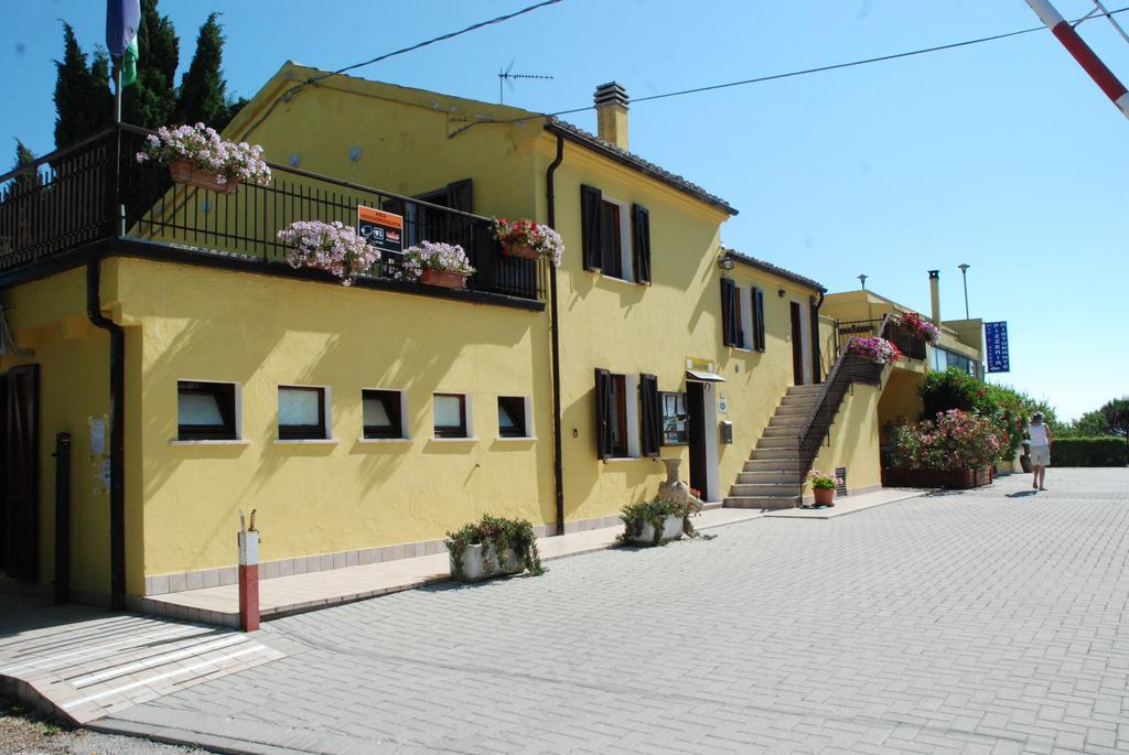 Camping Village Mar y Sierra San Costanzo Exterior foto